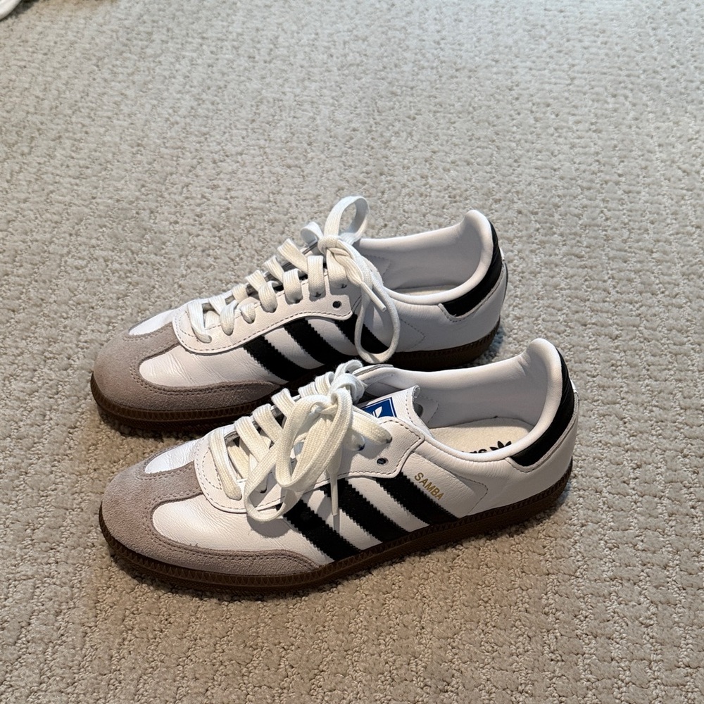 White Adidas Sambas